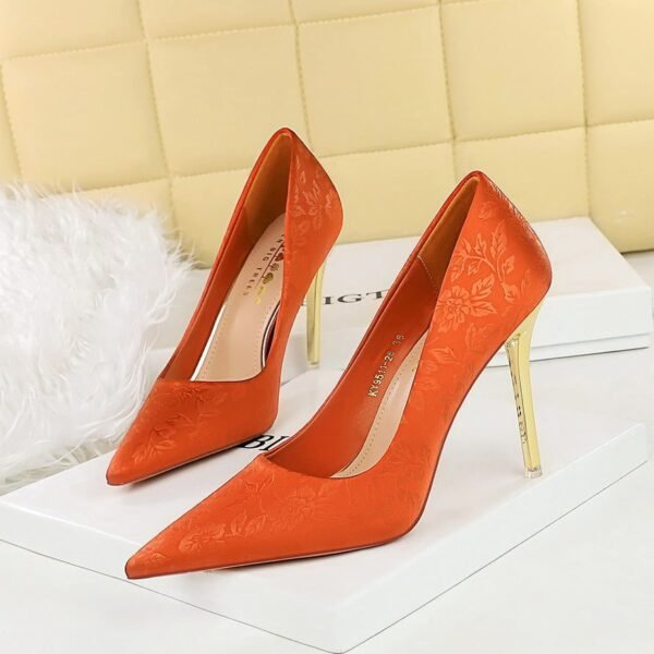 BIGTREE SHOES 9511-30 Vintage Women's Shoes Stiletto Heel Satin Shallow Mouth Pointed Flower Print National Style High Heels Pumps