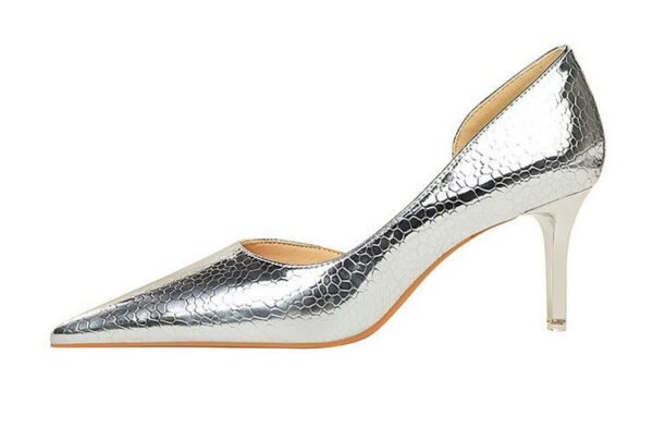 2928-1 European and American style fine-heeled high-heeled shallow pointed side hollow retro metal stone pattern shoes