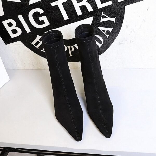 3c3d8d2b7878fe27cbe5dd7745012c18 6838-1Ankle boots Women's pointed velvet boots Square high-heeled boots Women's shoes Fashion-Bigtree shoes
