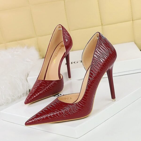 468f91817d67015e933baea1fedb8e90_88dfbeed-2028-46f9-a647-1391331ddc1c BIG TREE SHOES 1298-2 Retro European American Style Banquet High Heels Stiletto Low-Cut Pointed Embossed Patent Leather Side Hollow-out Pumps Women's Shoes