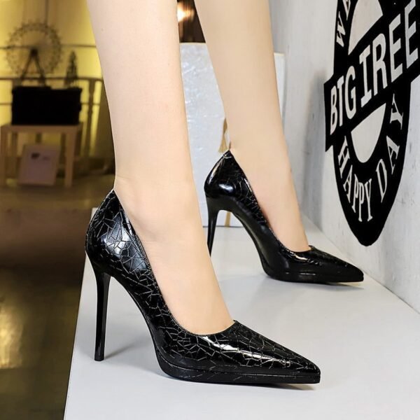 Bigtree Shoes 3255-5 European and American Style Retro Banquet Super High Heel Women's Shoes Stiletto Low-Cut Pointed Stone Pattern Shoes