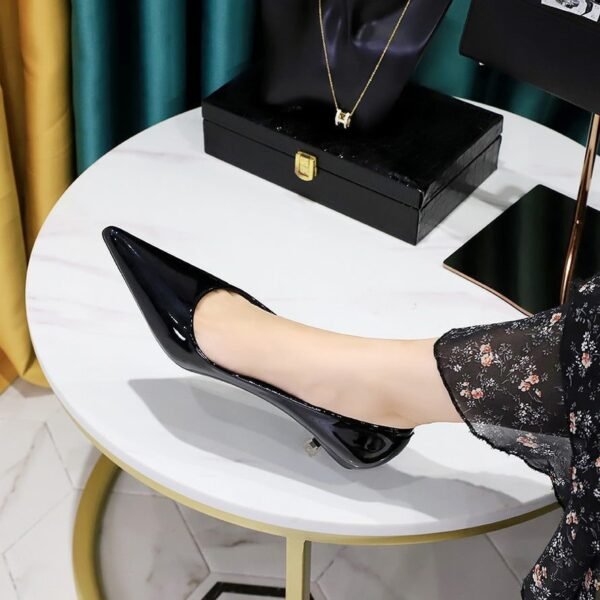 Bigtree Shoes 237 European and American Style Fashionable Simple All-Match Women's Shoes Stiletto Mid Heel Shallow Mouth Pointed Glossy Patent Leather Spring Single-Layer Shoes for Women