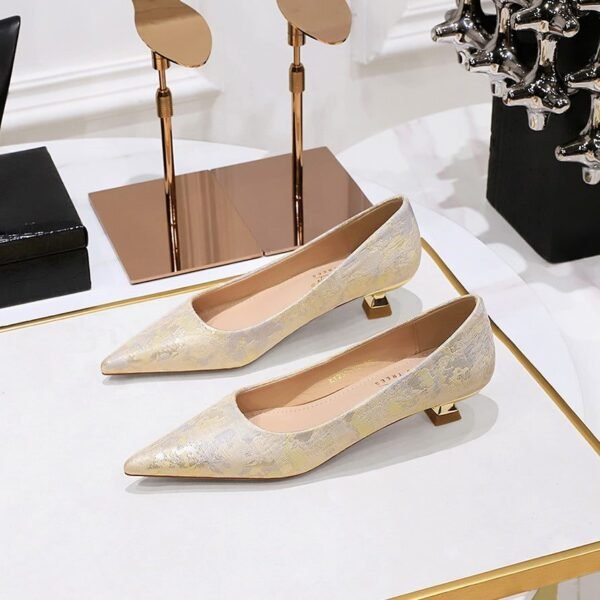 BIGTREE SHOES 230-19 Korean Fashion Sweet Women's Shoes All-Matching Low Heel Shallow Mouth Pointed Floral Cloth Cover Spring and Autumn New Women's Shoes