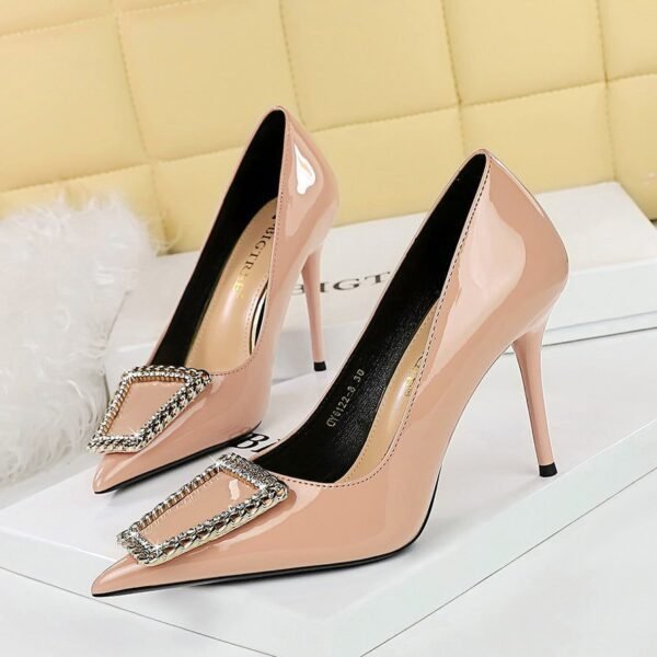 Bigtree Shoes 6122-8 K66 European and American Banquet High Heels Women's Shoes Shiny Patent Leather Shallow Mouth Pointed-Toe Metal Big Rhinestone Buckle Pumps
