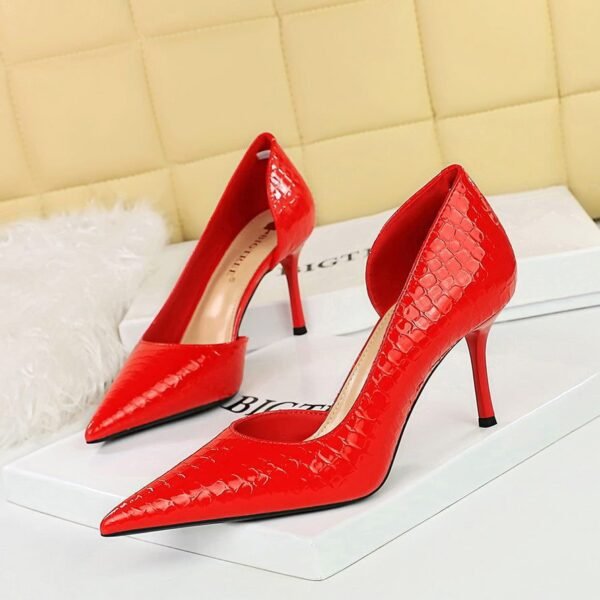big tree shoes 8238 European and American Fashion Banquet Women's Shoes High Heel Stiletto Low Mouth Pointed Side Hollow Retro Patent Leather Stone Pattern Pumps