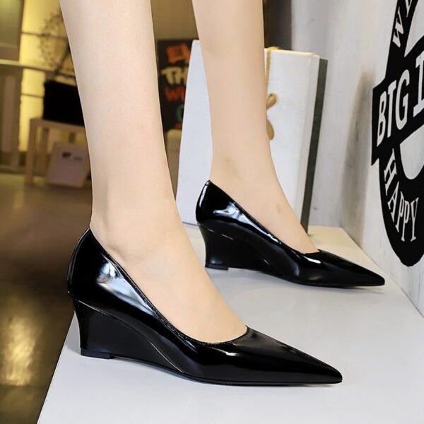 Bigtree Shoes 6639-2 European and American Style Fashionable Simple Banquet Slimming Shiny Patent Leather Shallow Mouth Pointed High Heel Wedge Shoes Women's Shoes