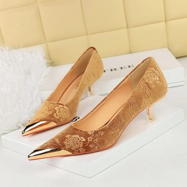BIGTREE SHOES 237-30 Banquet National Style Women's Shoes Stiletto Mid-Heel Shallow Mouth Metal Pointed Flower Embossed Suede Suede Pumps