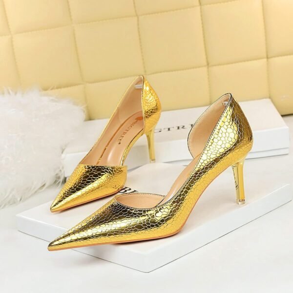 2928-1 European and American style fine-heeled high-heeled shallow pointed side hollow retro metal stone pattern shoes