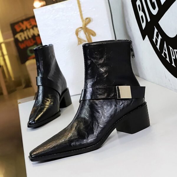 BIGTREE 578-13 Retro European and American style medium heel thick heel pointed metal buckle knight boots short boots winter fashion short boots