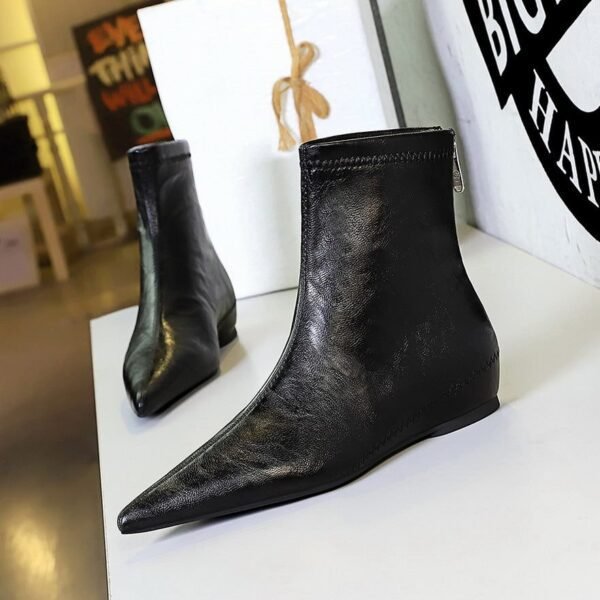 BIGTREE 6383-1 Retro women's boots are comfortable and low-heeled, with heel inner height increased, zipper, pedicure and thin, European and American versatile short boots