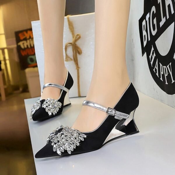 Product image BIGTREE 2905-H72 Korean version of light luxury pointed wedge heel with rhinestone bow decoration contrasting color design high heel single shoes