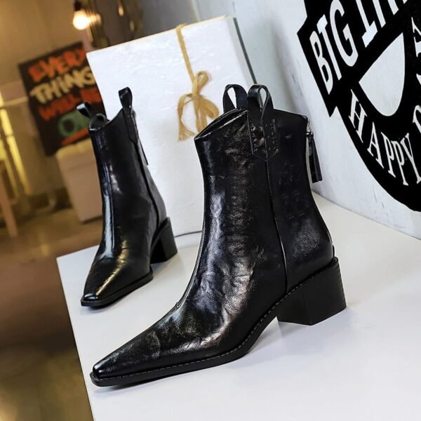 BIGTREE 578-10 Retro hand-scratched European and American winter short boots women's boots thick heel middle heel pointed knight boots short boots