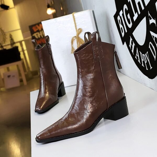 BIGTREE 578-10 Retro hand-scratched European and American winter short boots women's boots thick heel middle heel pointed knight boots short boots