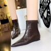 BIGTREE 6383-1 Retro women's boots are comfortable and low-heeled, with heel inner height increased, zipper, pedicure and thin, European and American versatile short boots