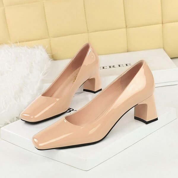BIGTREE 6291 Korean version of fashion temperament square head women's shoes light mouth patent leather thick heel middle heel commuting versatile simple glossy single shoes