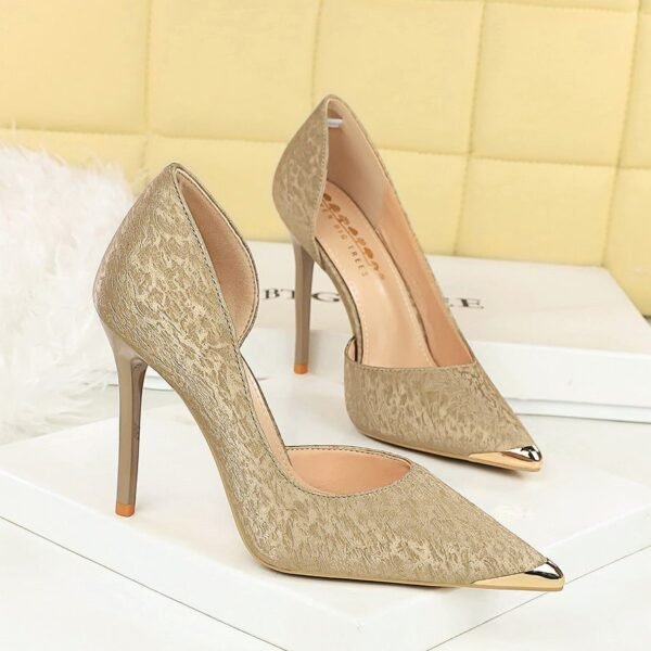 BIGTREE 8626-2 Ethnic style pointed head shallow mouth hollow high heels women's thin heel iron head metal decoration national style satin single shoes