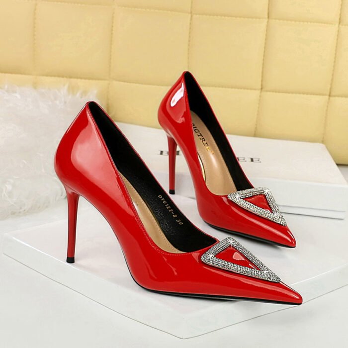 Bigtree Shoes 6122-8 K36 Banquet Women's Shoes Patent Leather Low-Cut Pointed-Toe Super High Heel Triangle Metal Rhinestone Buckle High Heel Pumps - Image 3