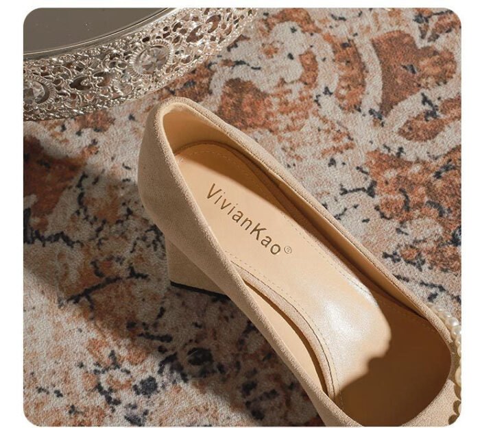 650-80 Color Matching French Retro Gentle Temperament Pointed Classic Style Chunky Heel High Heel Pearl Shoes - Image 6