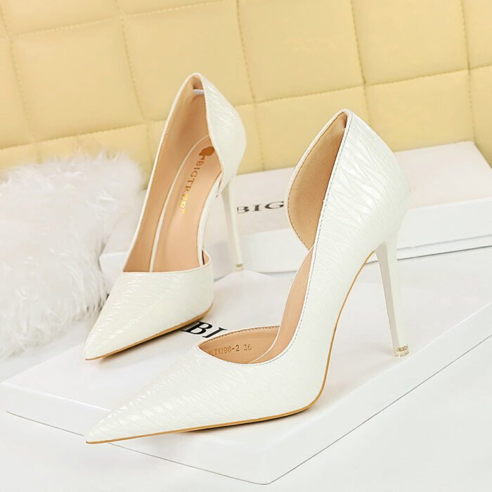 BIG TREE SHOES 1298-2 Retro European American Style Banquet High Heels Stiletto Low-Cut Pointed Embossed Patent Leather Side Hollow-out Pumps Women's Shoes - Image 4