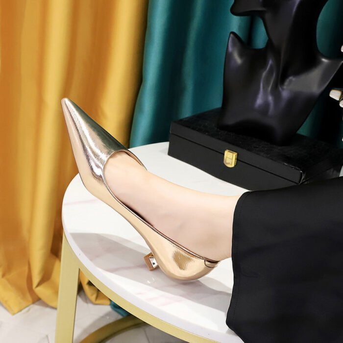 BIGTREE SHOES 230-7 European and American Style Retro Fashion Minimalism Comfortable Low Heel Cat Heel Shallow Mouth Pointed Banquet Women's Shoes Spring and Autumn Single-Layer Shoes - Image 1