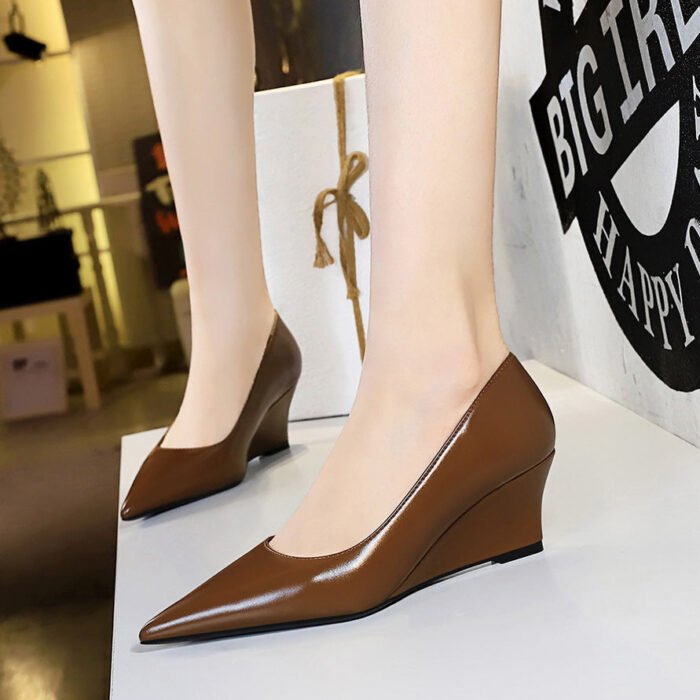 BIGTREE SHOES 6639-1 Retro European American Style Wedge High Heel Low-Cut Pointed Toe Pedicure Slimming Banquet Women's Thin Shoes Female Wedge Heels - Image 1