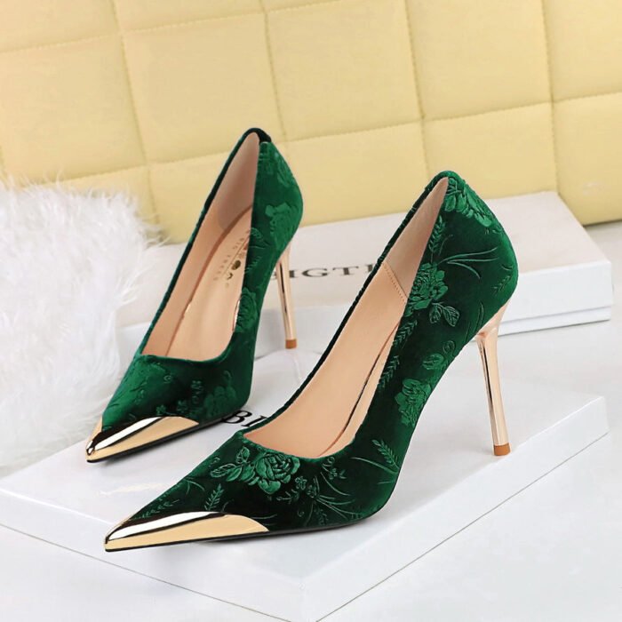 BIGTREE SHOES 3739-20 European and American style banquet high heels women's shoes Xi Shi suede flower embossed metal pointed high heel shoes - Image 2