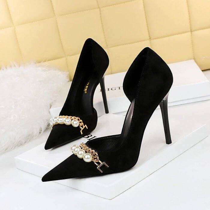 8829-2 European and American Style Banquet Slimming Super High Heel Suede Shallow Mouth Pointed Pearl Metal Chain Side Hollow Pumps - Image 3