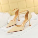 8323-1 Retro Europe and America Stiletto Heel Shallow Mouth Pointed Stone Pattern Hollow Hollow Strap Women's Sandals - Image 2