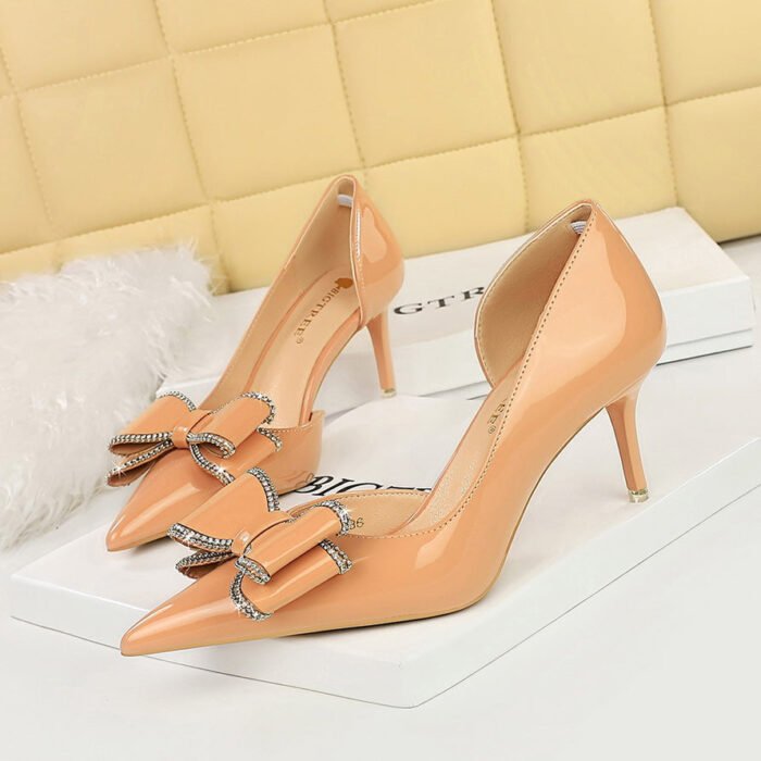 BIGTREE SHOES 638-Ah35 European and American Style Fashion Banquet Women's Shoes High Heel Low-Cut Pointed Patent Leather Side Empty Rhinestone Bow Pumps - Image 1