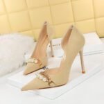 8829-2 European and American Style Banquet Slimming Super High Heel Suede Shallow Mouth Pointed Pearl Metal Chain Side Hollow Pumps - Image 4