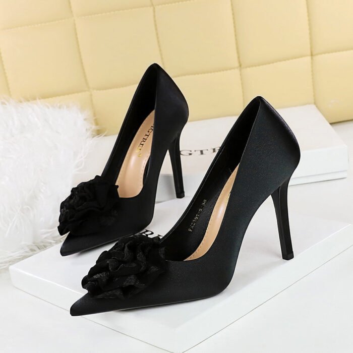 Bigtree shoes 3391-h55 Korean style fashion banquet light luxury women's shoes high heel stiletto low mouth pointed toe satin flower high heel pumps - Image 3