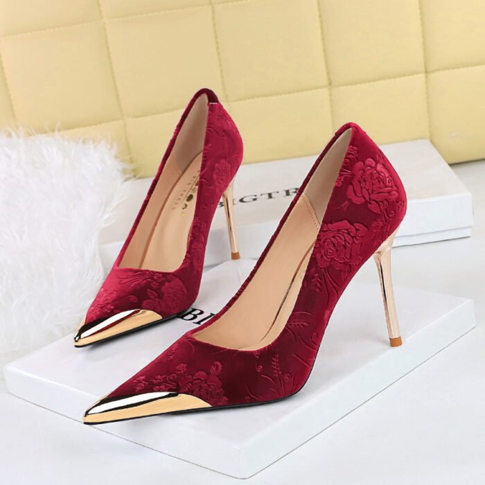 BIGTREE SHOES 3739-20 European and American style banquet high heels women's shoes Xi Shi suede flower embossed metal pointed high heel shoes - Image 1