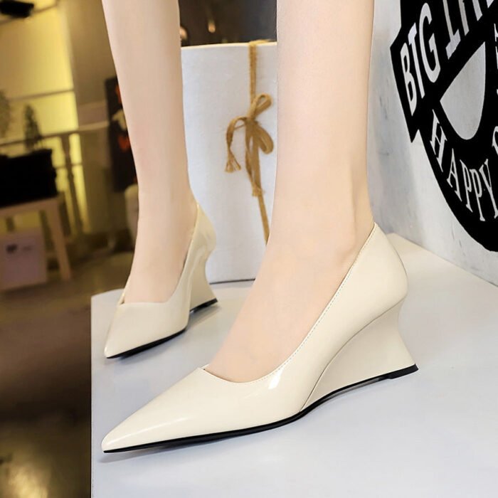 BIGTREE SHOES 2905-1 European and American Style Fashion Banquet Wedge Heels Women's Shoes High Heel Wedge Shallow Mouth Pointed Patent Leather Pumps Wedge Heels - Image 2