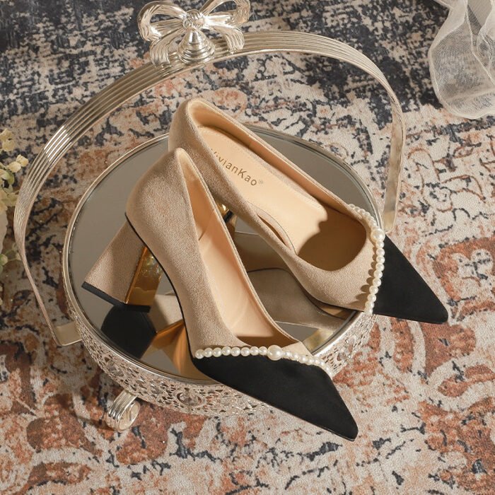 650-80 Color Matching French Retro Gentle Temperament Pointed Classic Style Chunky Heel High Heel Pearl Shoes - Image 1