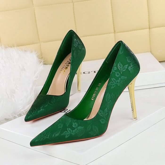 BIGTREE SHOES 9511-30 Vintage Women's Shoes Stiletto Heel Satin Shallow Mouth Pointed Flower Print National Style High Heels Pumps - Image 1