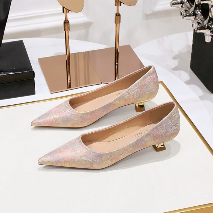 BIGTREE SHOES 230-19 Korean Fashion Sweet Women's Shoes All-Matching Low Heel Shallow Mouth Pointed Floral Cloth Cover Spring and Autumn New Women's Shoes - Image 1