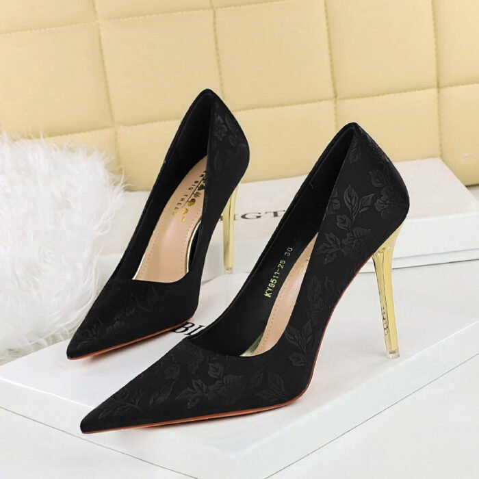 BIGTREE SHOES 9511-30 Vintage Women's Shoes Stiletto Heel Satin Shallow Mouth Pointed Flower Print National Style High Heels Pumps - Image 2