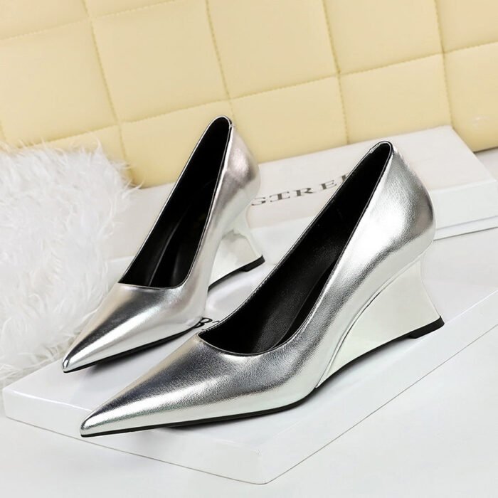 Bigtree Shoes 2905-8 European and American Style Retro Metal Shallow Mouth Pointed Women's Shoes Wedge Heels Pedicure Slimming Banquet Wedge Shoes Women - Image 3