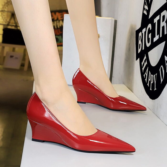 Bigtree Shoes 6639-2 European and American Style Fashionable Simple Banquet Slimming Shiny Patent Leather Shallow Mouth Pointed High Heel Wedge Shoes Women's Shoes - Image 1
