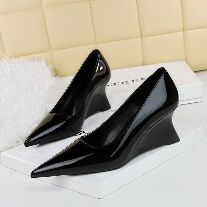 Bigtree Shoes 2905-8 European and American Style Retro Metal Shallow Mouth Pointed Women's Shoes Wedge Heels Pedicure Slimming Banquet Wedge Shoes Women - Image 4