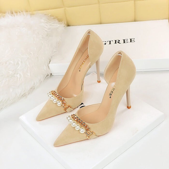 8829-2 European and American Style Banquet Slimming Super High Heel Suede Shallow Mouth Pointed Pearl Metal Chain Side Hollow Pumps - Image 2