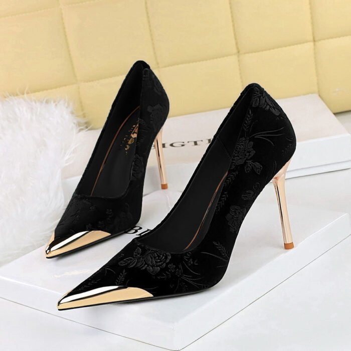 BIGTREE SHOES 3739-20 European and American style banquet high heels women's shoes Xi Shi suede flower embossed metal pointed high heel shoes - Image 3