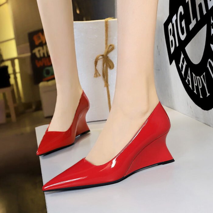 BIGTREE SHOES 2905-1 European and American Style Fashion Banquet Wedge Heels Women's Shoes High Heel Wedge Shallow Mouth Pointed Patent Leather Pumps Wedge Heels - Image 1