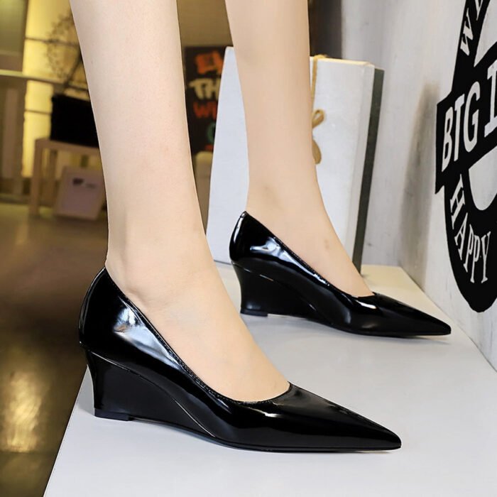 Bigtree Shoes 6639-2 European and American Style Fashionable Simple Banquet Slimming Shiny Patent Leather Shallow Mouth Pointed High Heel Wedge Shoes Women's Shoes - Image 3