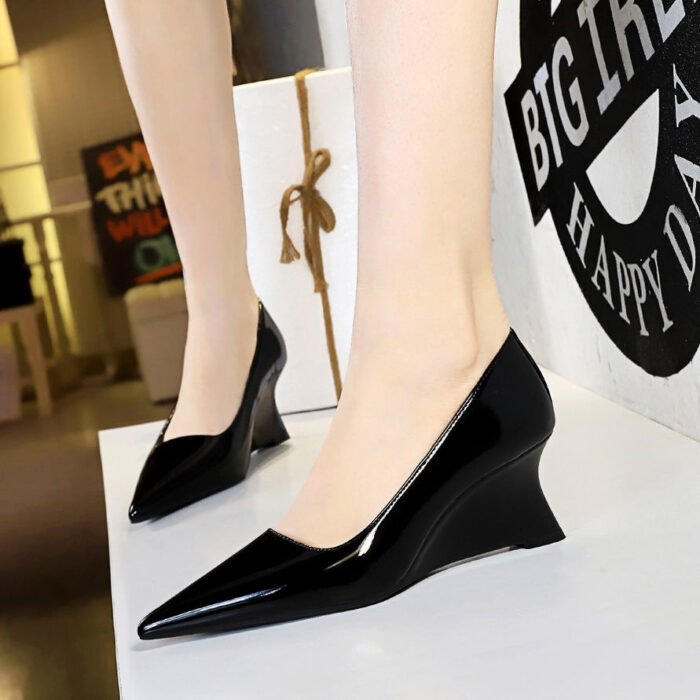 BIGTREE SHOES 2905-1 European and American Style Fashion Banquet Wedge Heels Women's Shoes High Heel Wedge Shallow Mouth Pointed Patent Leather Pumps Wedge Heels - Image 3