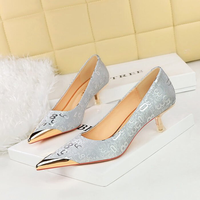 BIGTREE SHOES 237-28 European and American style banquet middle heel shallow mouth metal pointed graffiti pattern slim women's shoes spring and autumn shoes - Image 2