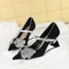 BIGTREE 2905-H72 Korean version of light luxury pointed wedge heel with rhinestone bow decoration contrasting color design high heel single shoes